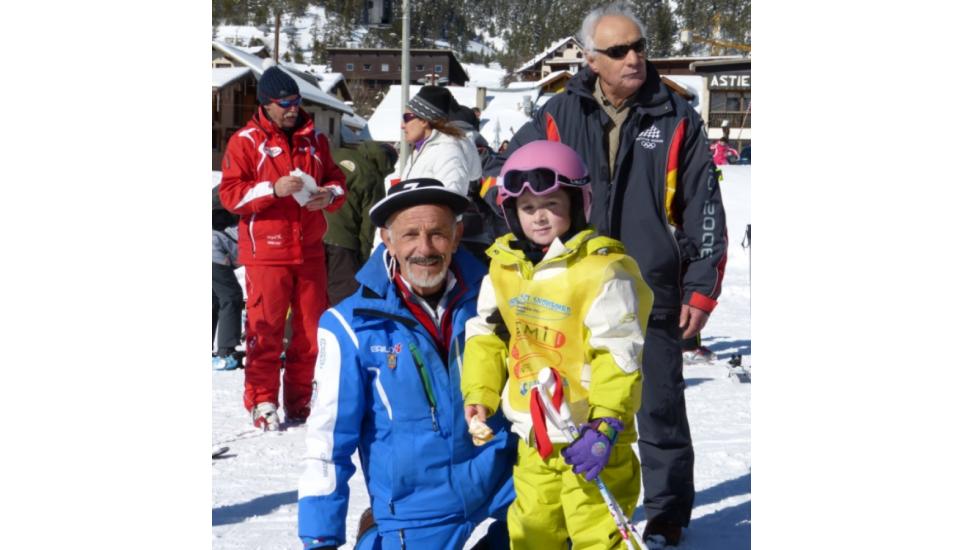 CARNEVALE AL RADUNO CLASSI DELLA SCUOLA DI SCI FITEL  A MONGINEVRO DOMENICA 8 FEBBRAIO 2015