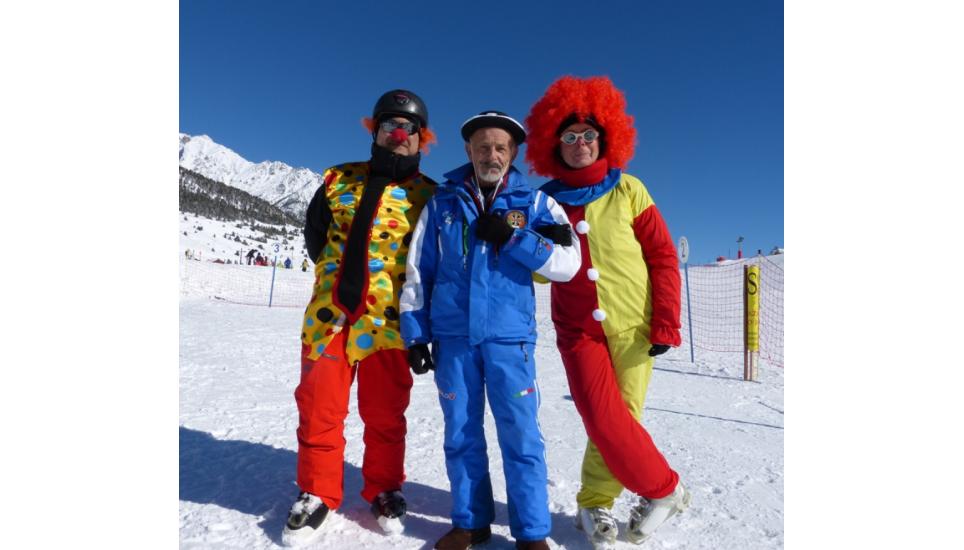 CARNEVALE AL RADUNO CLASSI DELLA SCUOLA DI SCI FITEL  A MONGINEVRO DOMENICA 8 FEBBRAIO 2015