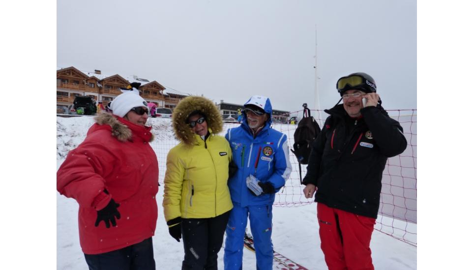 TEST DI FINE CORSI SCI SNOWBOARD A MONGINEVRO PROMOSSI DA VALANGA AZZURRA TORINO