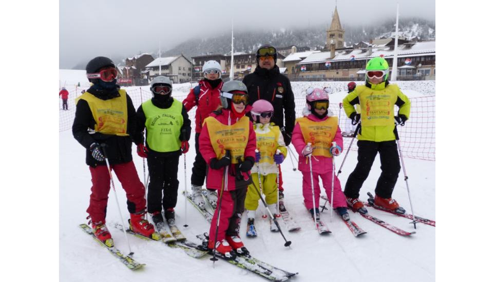TEST DI FINE CORSI SCI SNOWBOARD A MONGINEVRO PROMOSSI DA VALANGA AZZURRA TORINO