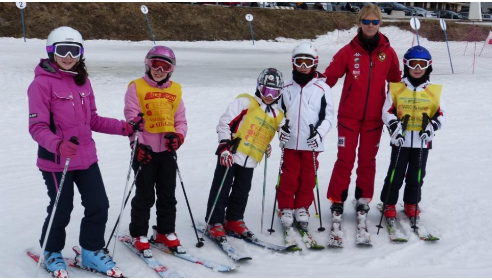 TEST DI FINE CORSI SCI SNOWBOARD A MONGINEVRO PROMOSSI DA VALANGA AZZURRA TORINO