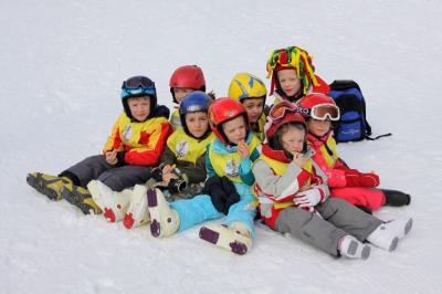 ACCOMPAGNAMENTO BIMBI NELLE ORE AL DI FUORI DEI CORSI DI SCI A MONGINEVRO PROMOSSI DA VALANGA AZZURRA TORINO
