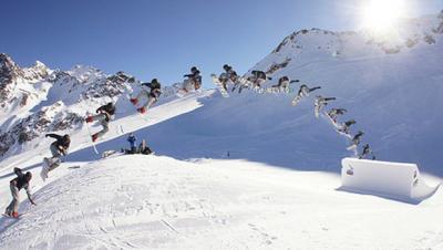 CORSI DI SCI E SNOWBOARD A MONGINEVRO VALANGA AZZURRA TORINO LO SNOW NELL'ALF PIPE DI MONGINEVRO